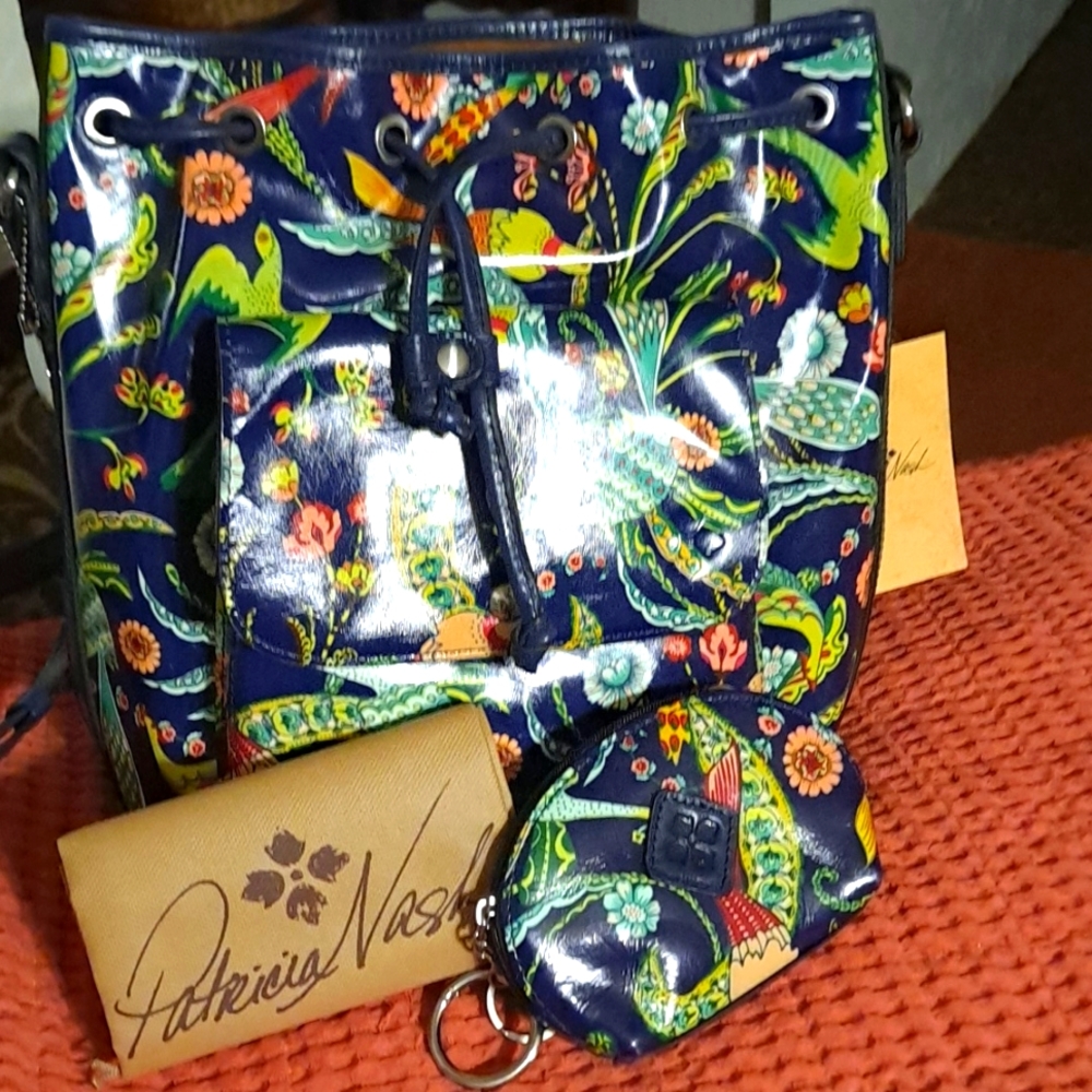 Patricia Nash Navy Birds of Paradise Hobo Bag w/matching attachable coin purse.